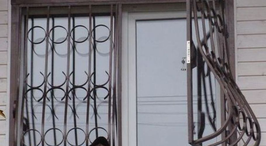 Распашные металлические решетки на окна